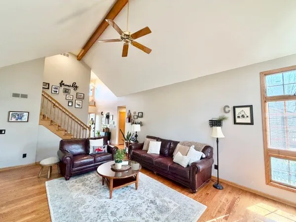 $435,000 | 1325 Foxpointe Drive, Sycamore, IL 60178