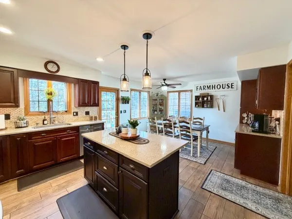 $435,000 | 1325 Foxpointe Drive, Sycamore, IL 60178