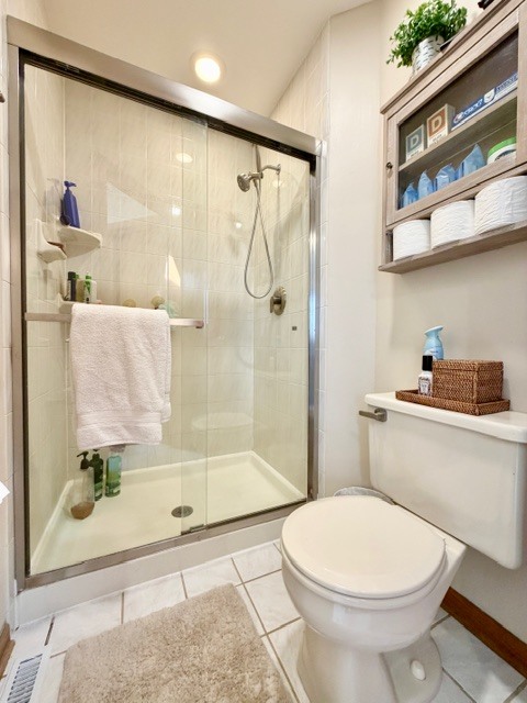 1325 Foxpointe Drive Sycamore, IL 60178 - Photo 29 of 55 a bathroom with a toilet and a shower
