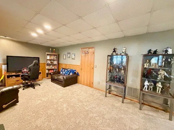 $435,000 | 1325 Foxpointe Drive, Sycamore, IL 60178