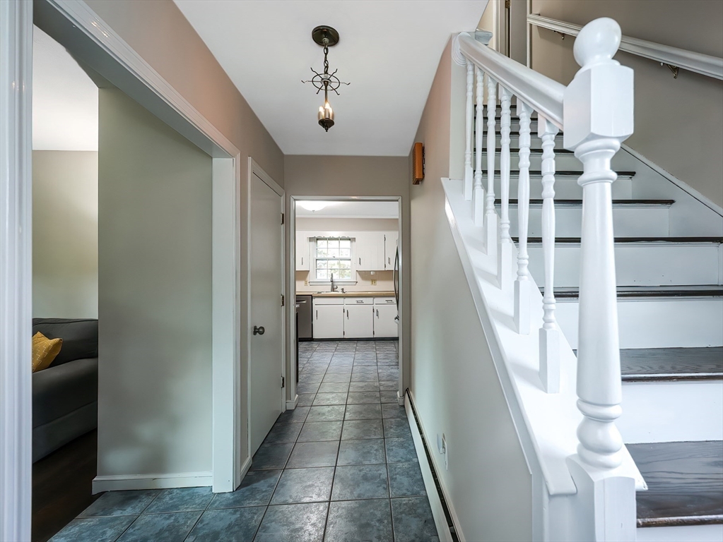 158 Longhill Road Franklin, MA 02038 - Photo 4 of 42 Gallery Image 4