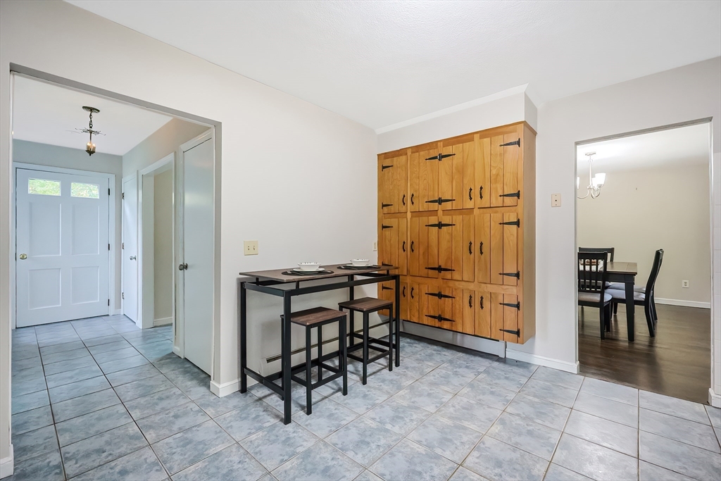 158 Longhill Road Franklin, MA 02038 - Photo 5 of 42 Gallery Image 5