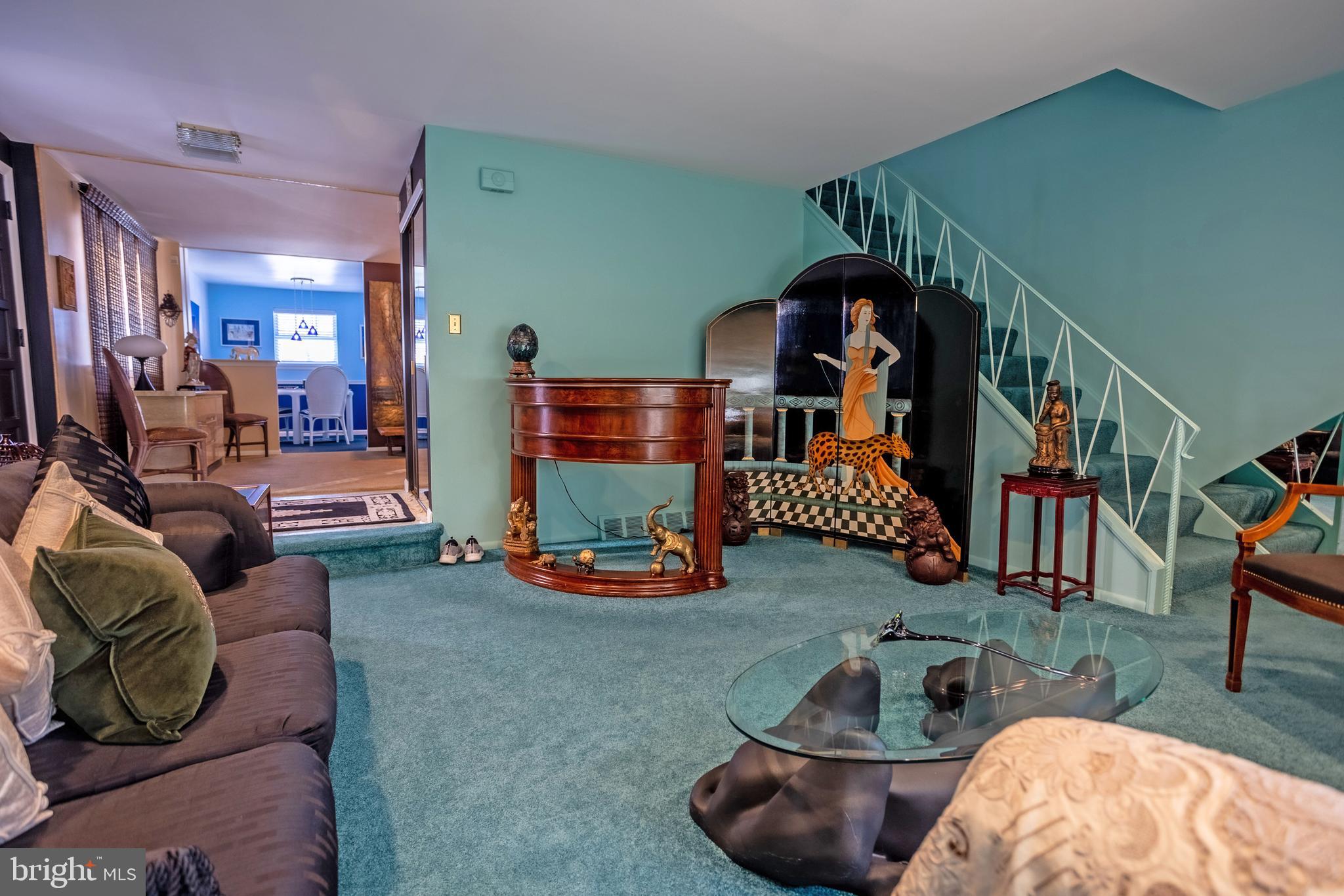 708 Susquehanna Road Philadelphia, PA 19111 - Photo 9 of 46 Living Room