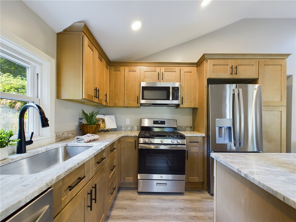 226 Plum Point Road North Kingstown, RI 02874 - Photo 9 of 33 Gallery Image 9