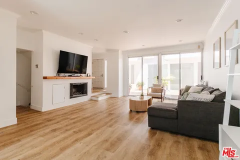 $1,799,000 | 913 Euclid Street, Unit 5, Santa Monica, CA 90403