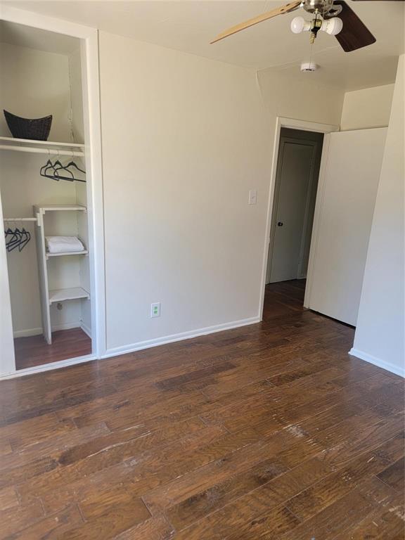 2223 Anderson Street Irving, TX 75062 - Photo 8 of 9 a view of an empty room with a bathroom