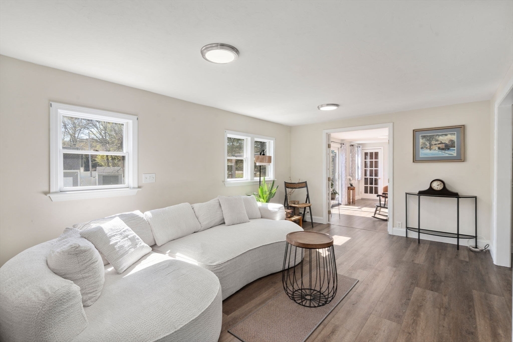 8 Alfred Place Woburn, MA 01801 - Photo 6 of 31