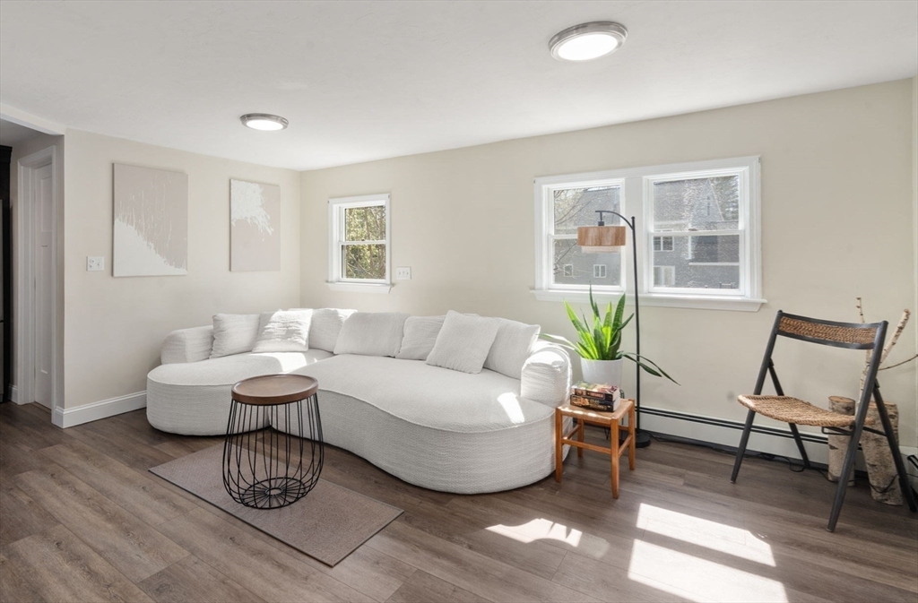 8 Alfred Place Woburn, MA 01801 - Photo 9 of 31