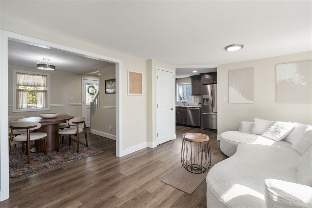 8 Alfred Place Woburn, MA 01801 - Photo 10 of 31