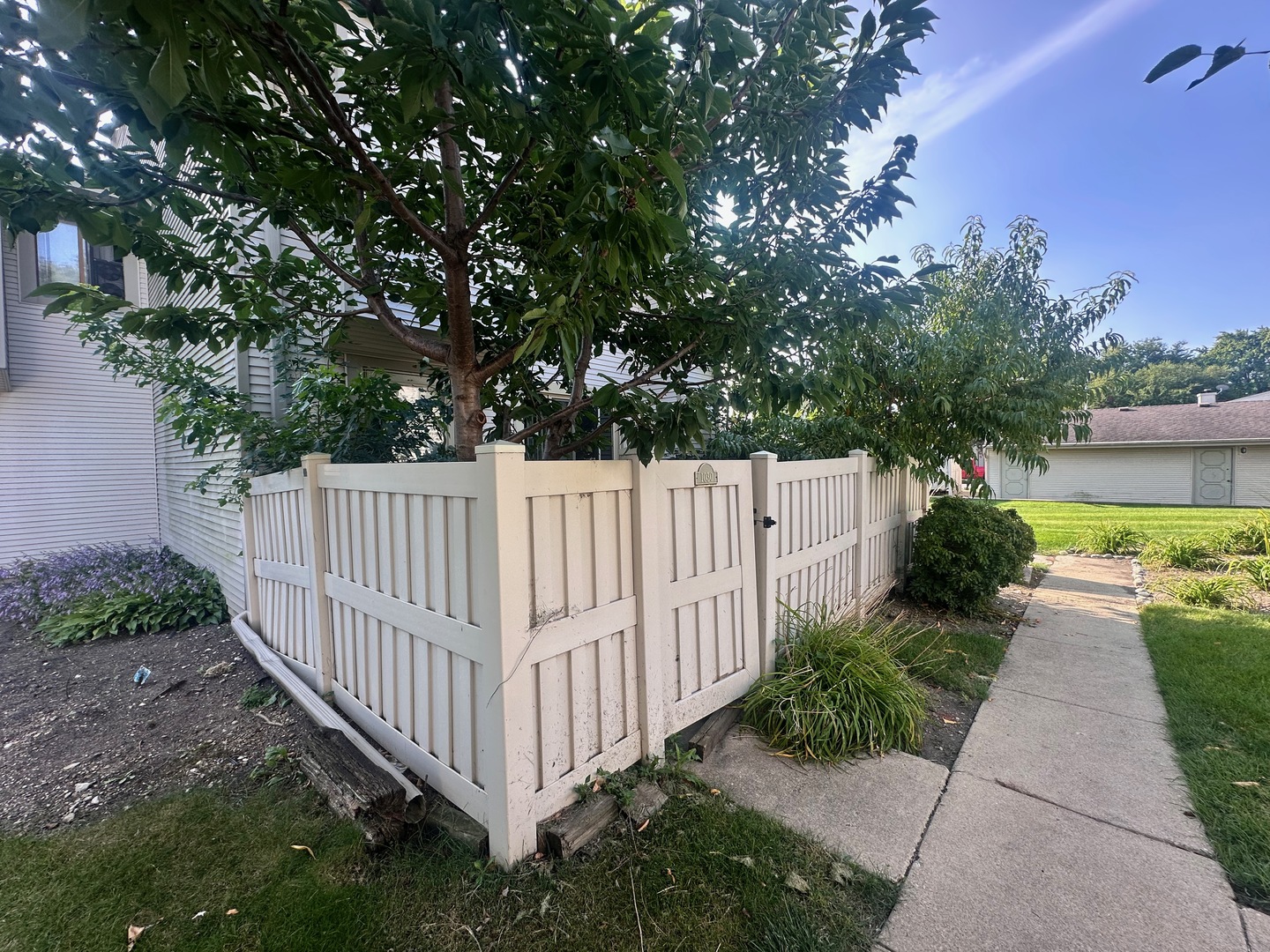 1030 Emerald Drive Schaumburg, IL 60173 - Photo 12 of 13 a view of a garden