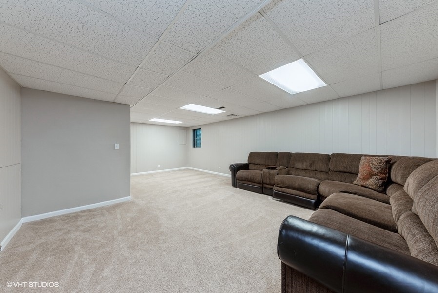 1030 Emerald Drive Schaumburg, IL 60173 - Photo 10 of 13 a living room with furniture and a couch