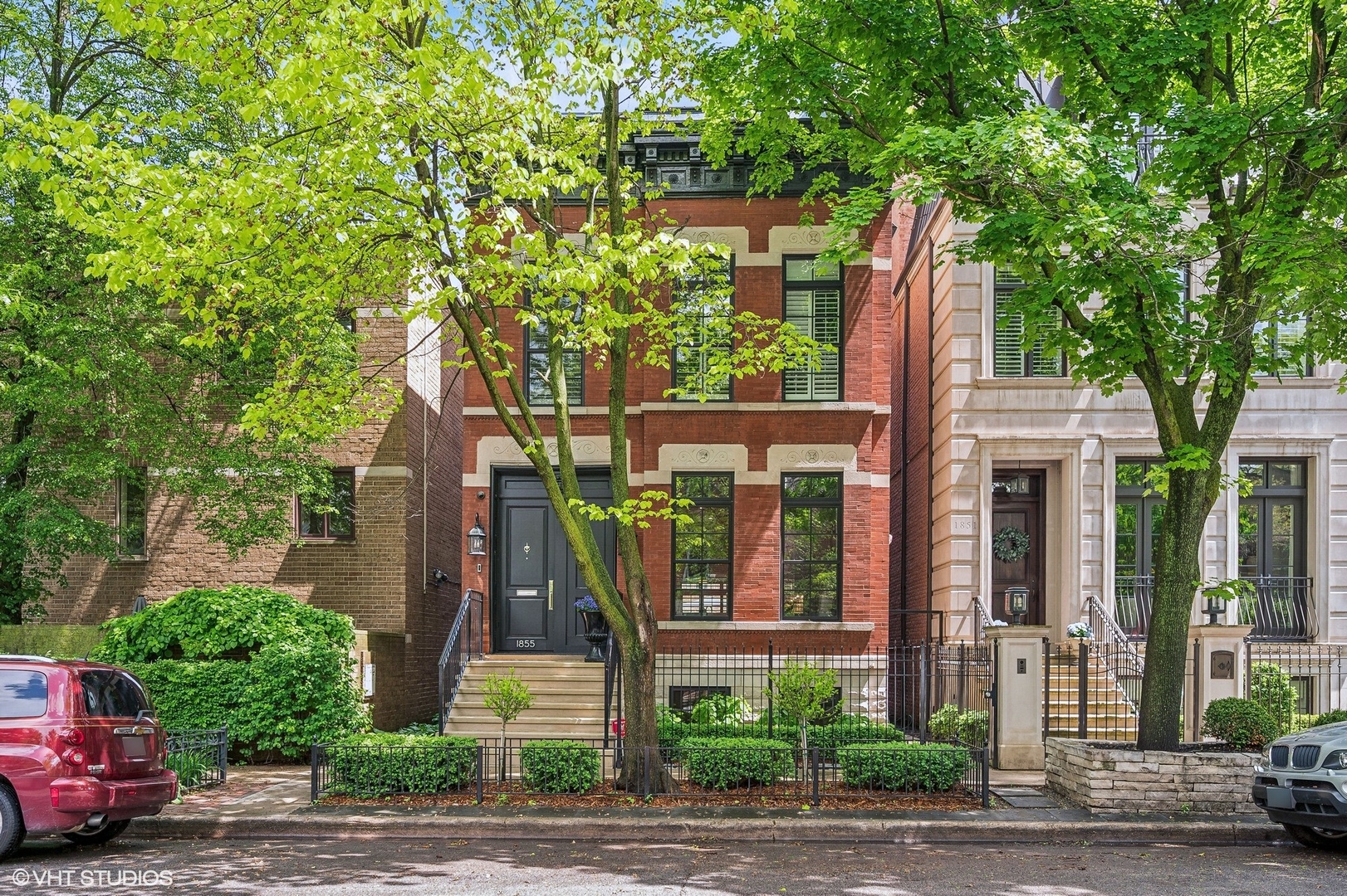 1855 North Dayton Street Chicago, IL 60614 - Photo 2 of 51 a front view of a house with garden