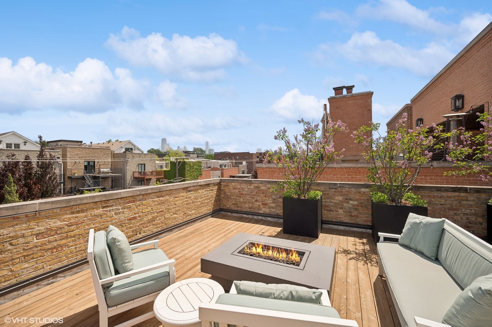 1855 North Dayton Street Chicago, IL 60614 - Photo 41 of 51 a view of a terrace with furniture
