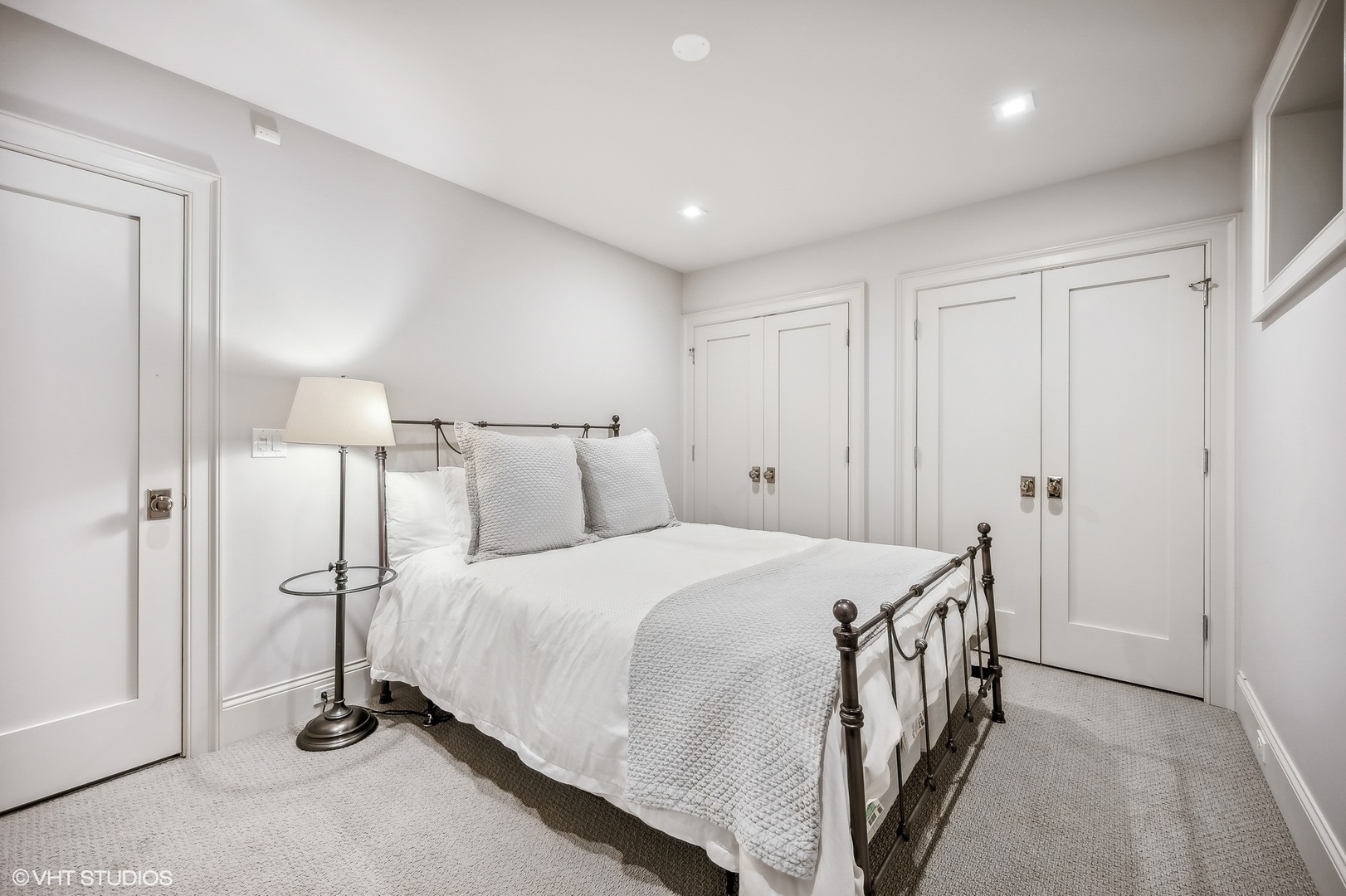 1855 North Dayton Street Chicago, IL 60614 - Photo 48 of 51 a spacious bedroom with a bed and a table