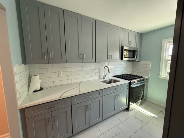 $2,200 | 42 Briarwood Road, Unit 2, Jersey City, NJ 07305