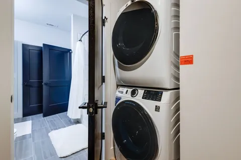 a view of entryway with washer and dryer