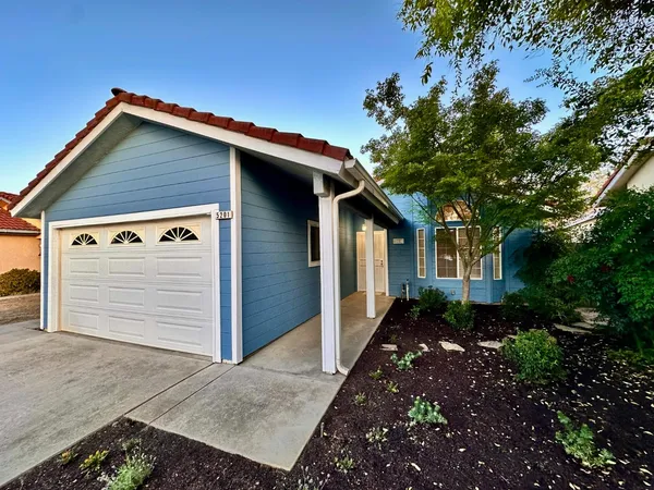 $319,900 | 5201 West Magill Avenue, Fresno, CA 93722