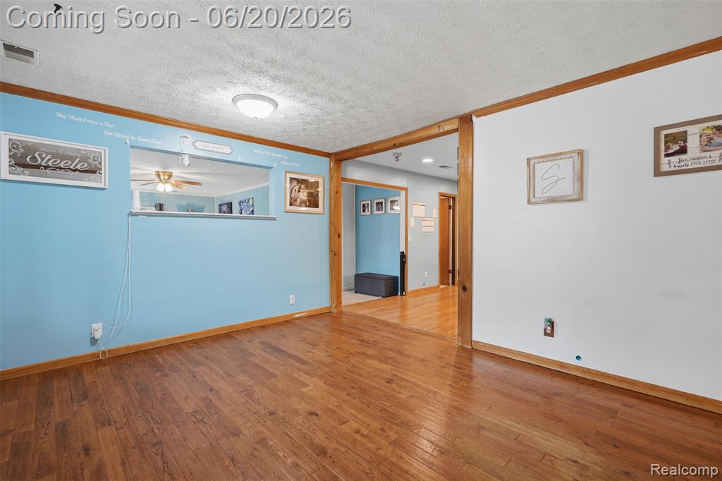 3604 Minton Road Lake Orion, MI 48359 - Photo 4 of 54