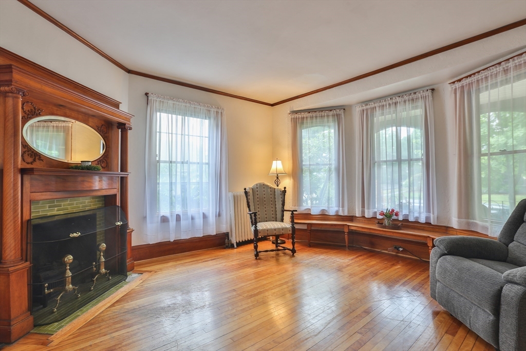 4 Trowbridge Road Worcester, MA 01609 - Photo 3 of 25