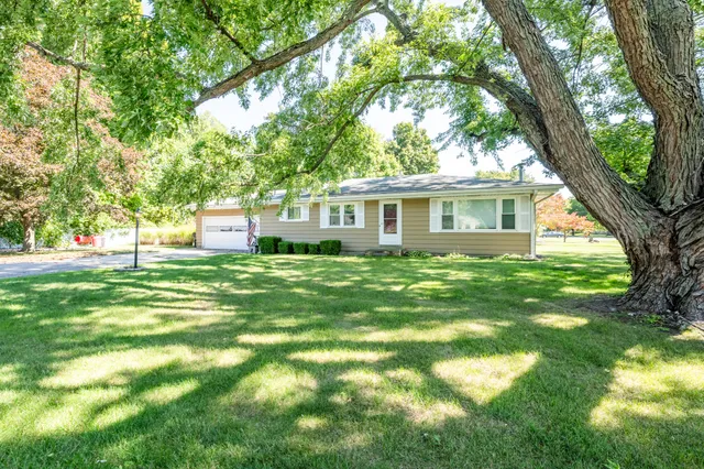 $243,000 | 3215 Meade Court, St. Joseph, MI 49085