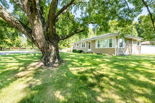 $243,000 | 3215 Meade Court, St. Joseph, MI 49085