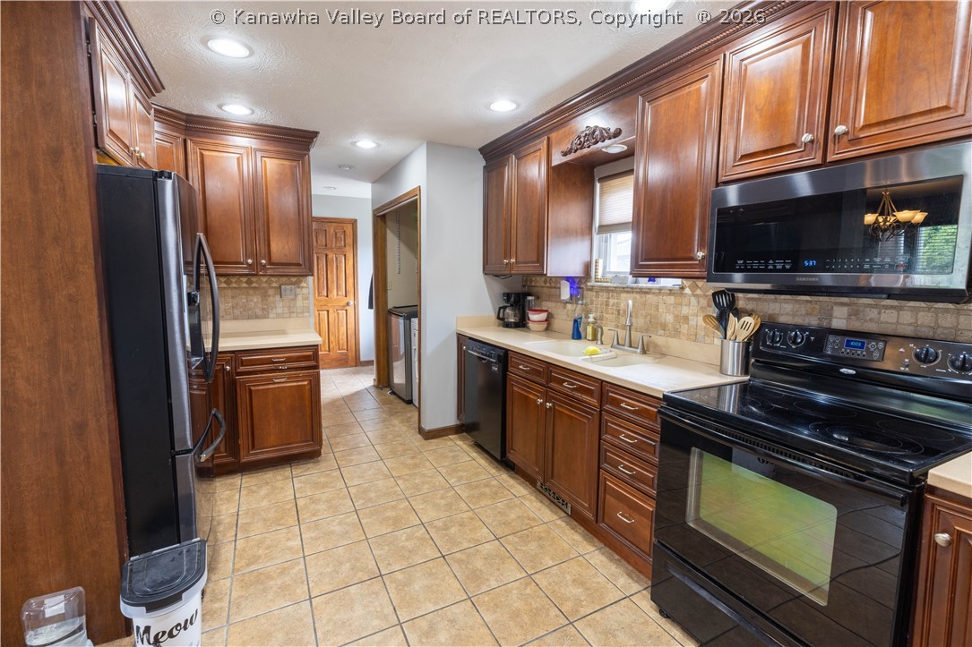 126 Rolling Acres Road Winfield, WV 25213 - Photo 8 of 29 Gallery Image 8