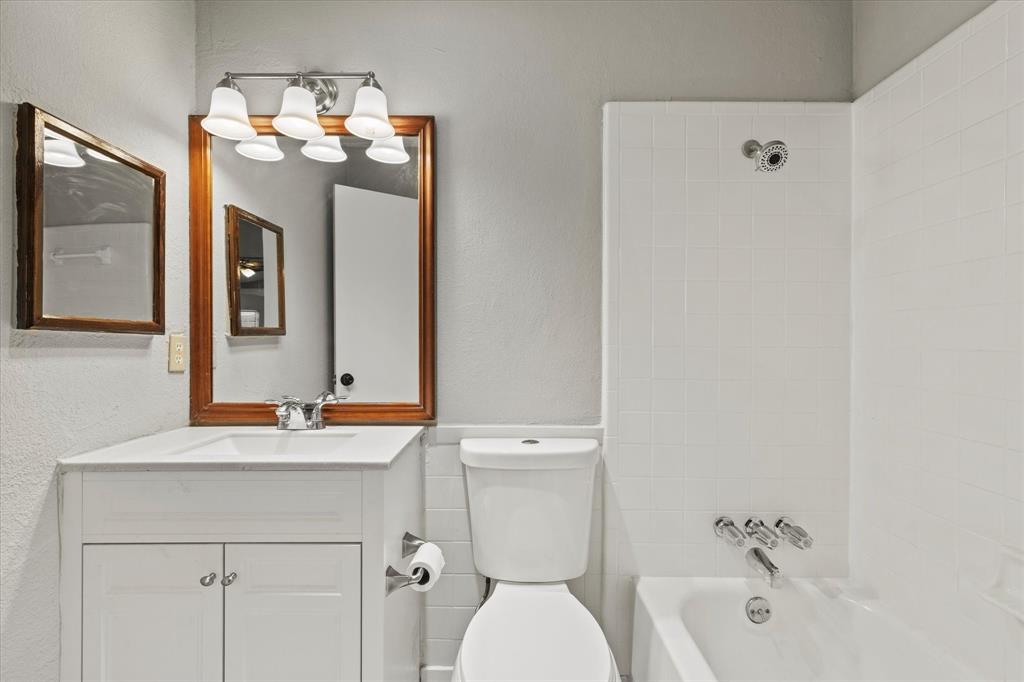 900 Wandering Way Drive Allen, TX 75002 - Photo 25 of 35 a bathroom with a bathtub shower sink vanity and mirror