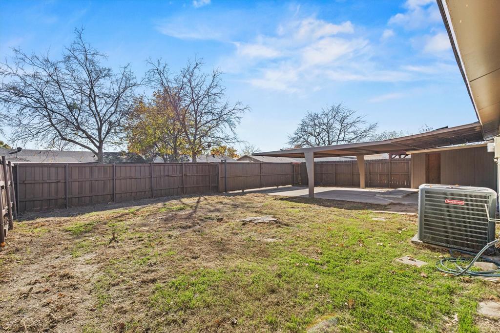900 Wandering Way Drive Allen, TX 75002 - Photo 32 of 35 a view of a backyard