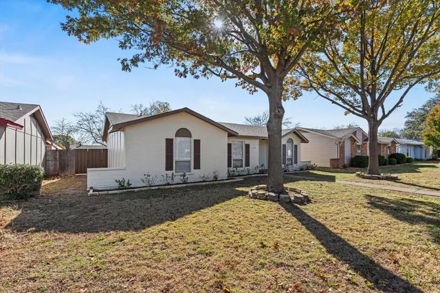 $275,000 | 900 Wandering Way Drive, Allen, TX 75002