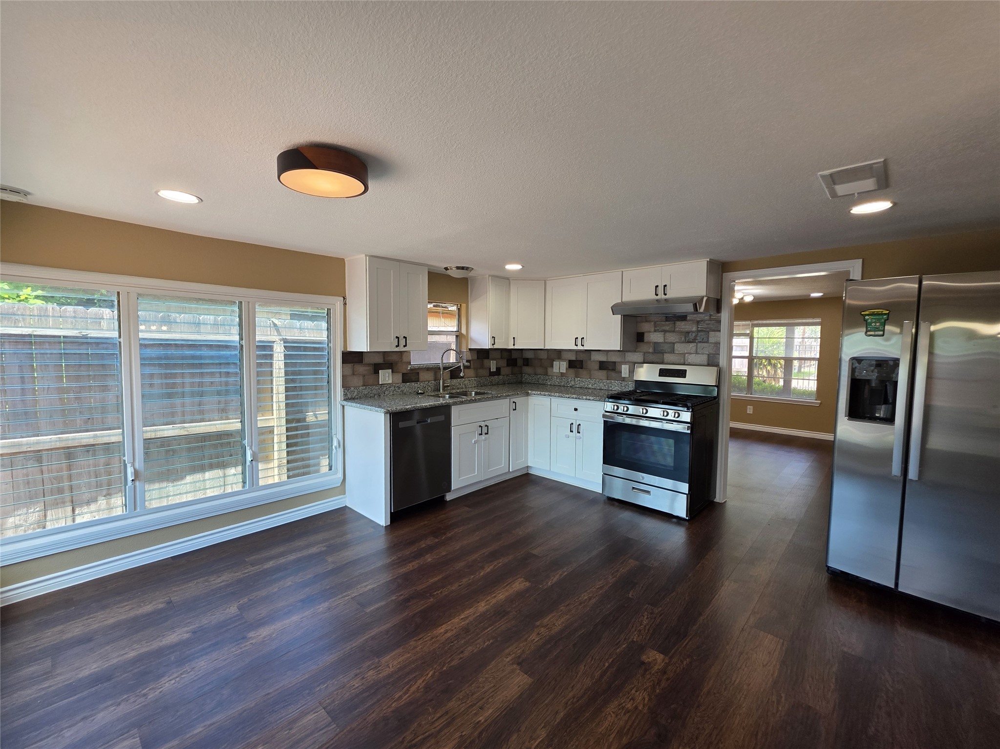 4105 Rutland Street Houston, TX 77018 - Photo 14 of 34 Kitchen with S.S appliances