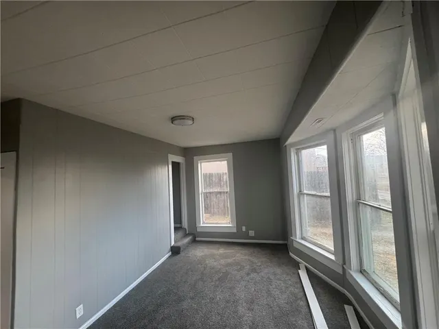 $179,500 | 1402 South Park Avenue, Oak Grove, MO 64075