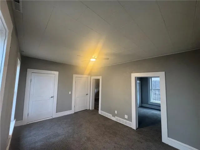 $179,500 | 1402 South Park Avenue, Oak Grove, MO 64075