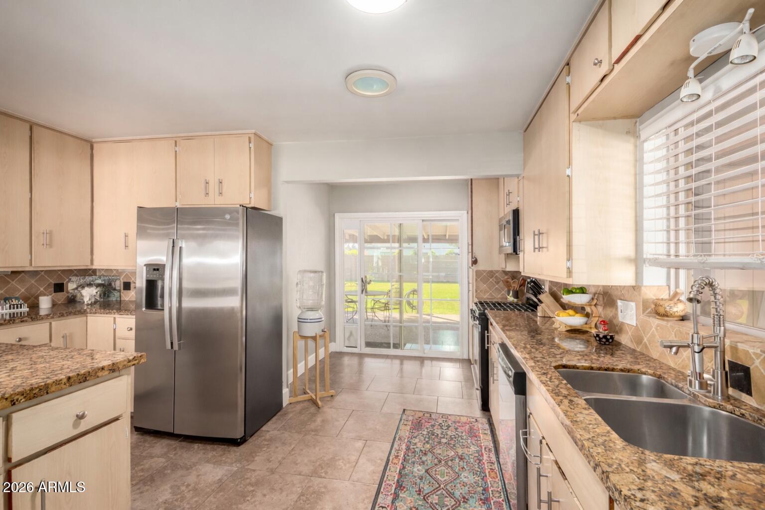4101 East Edgemont Avenue Phoenix, AZ 85008 - Photo 9 of 24 578ed145-bbce-474b-bf8a-d7fea944dd72