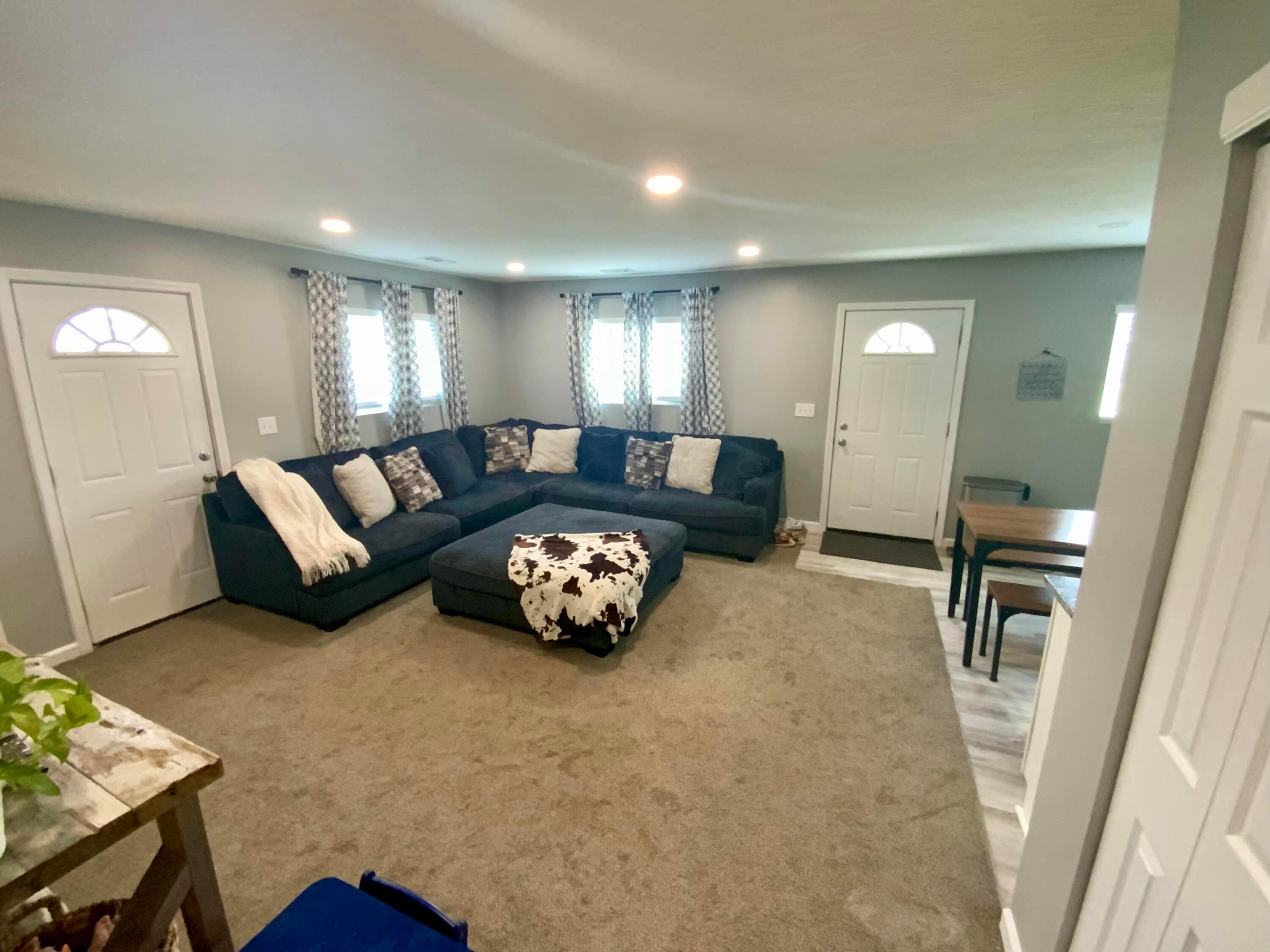 2901 Nuway Road Columbus, OH 43207 - Photo 3 of 21 Living room