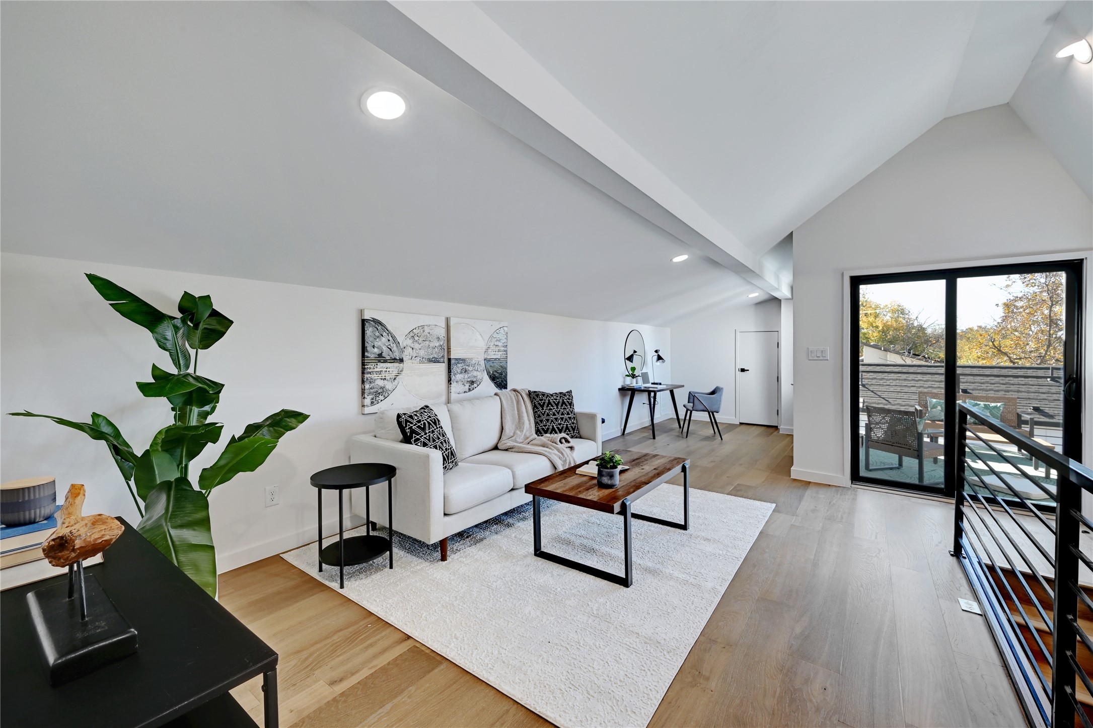 2717 Lyons Road, Unit 1 Austin, TX 78702 - Photo 25 of 34 3rd floor living space