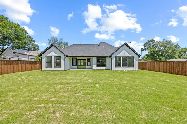 $395,000 | 402 South Humphrey Avenue, Kerens, TX 75144