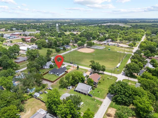 $395,000 | 402 South Humphrey Avenue, Kerens, TX 75144