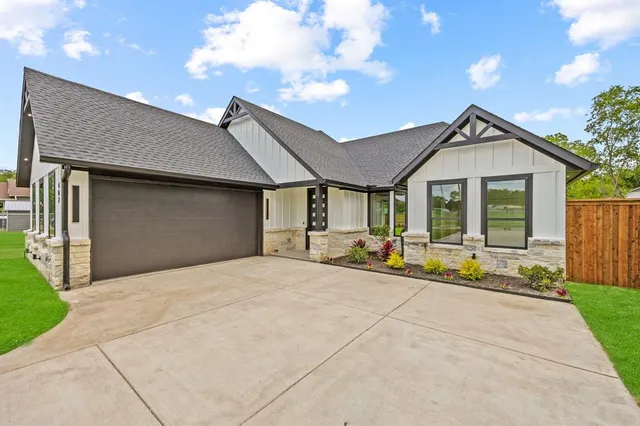 $395,000 | 402 South Humphrey Avenue, Kerens, TX 75144