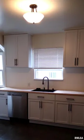 $177,500 | 803 West Meadows Place, Peoria, IL 61604