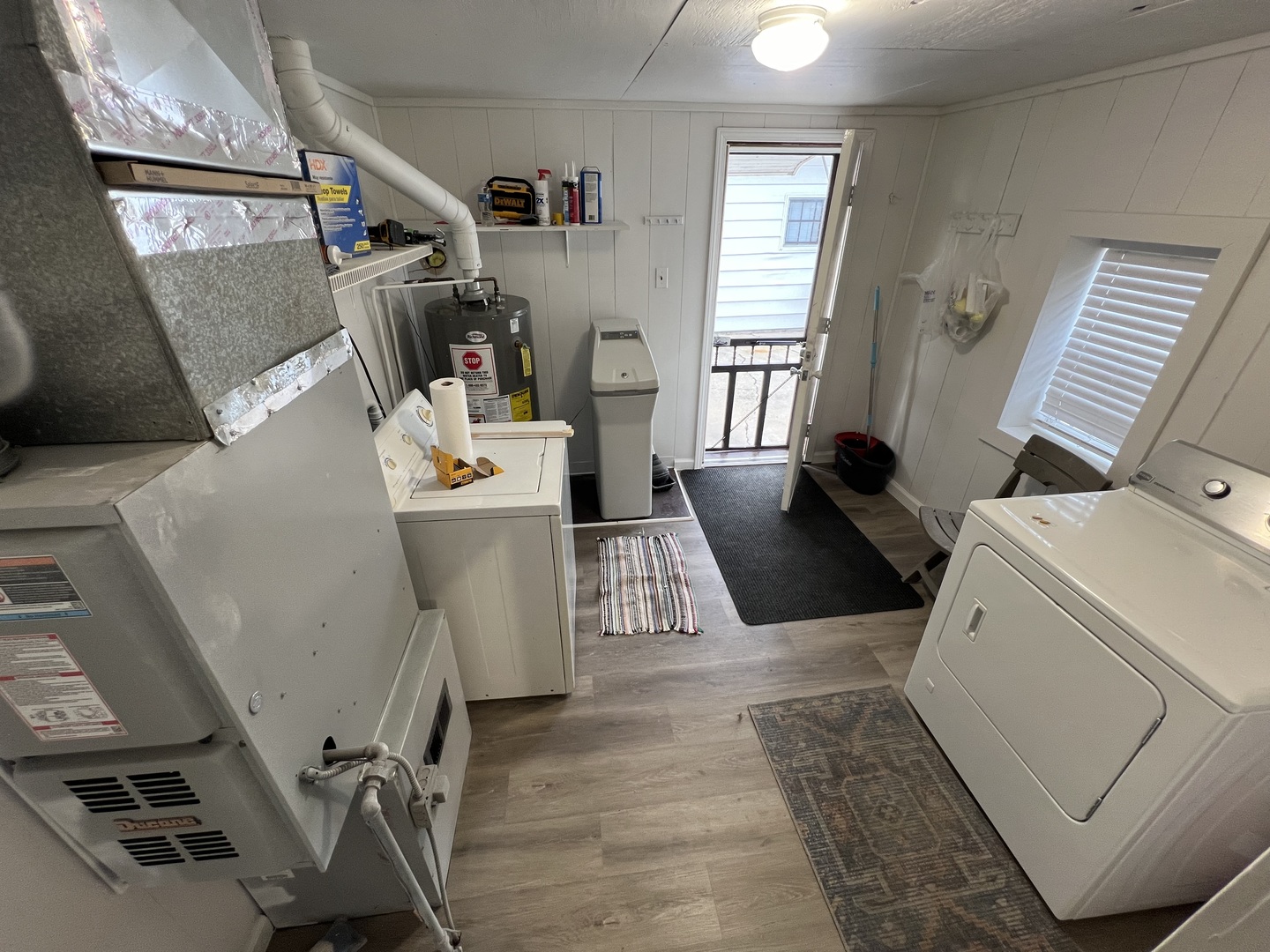 1641 Jericho Road Aurora, IL 60506 - Photo 15 of 15 a living room with furniture and a flat screen tv