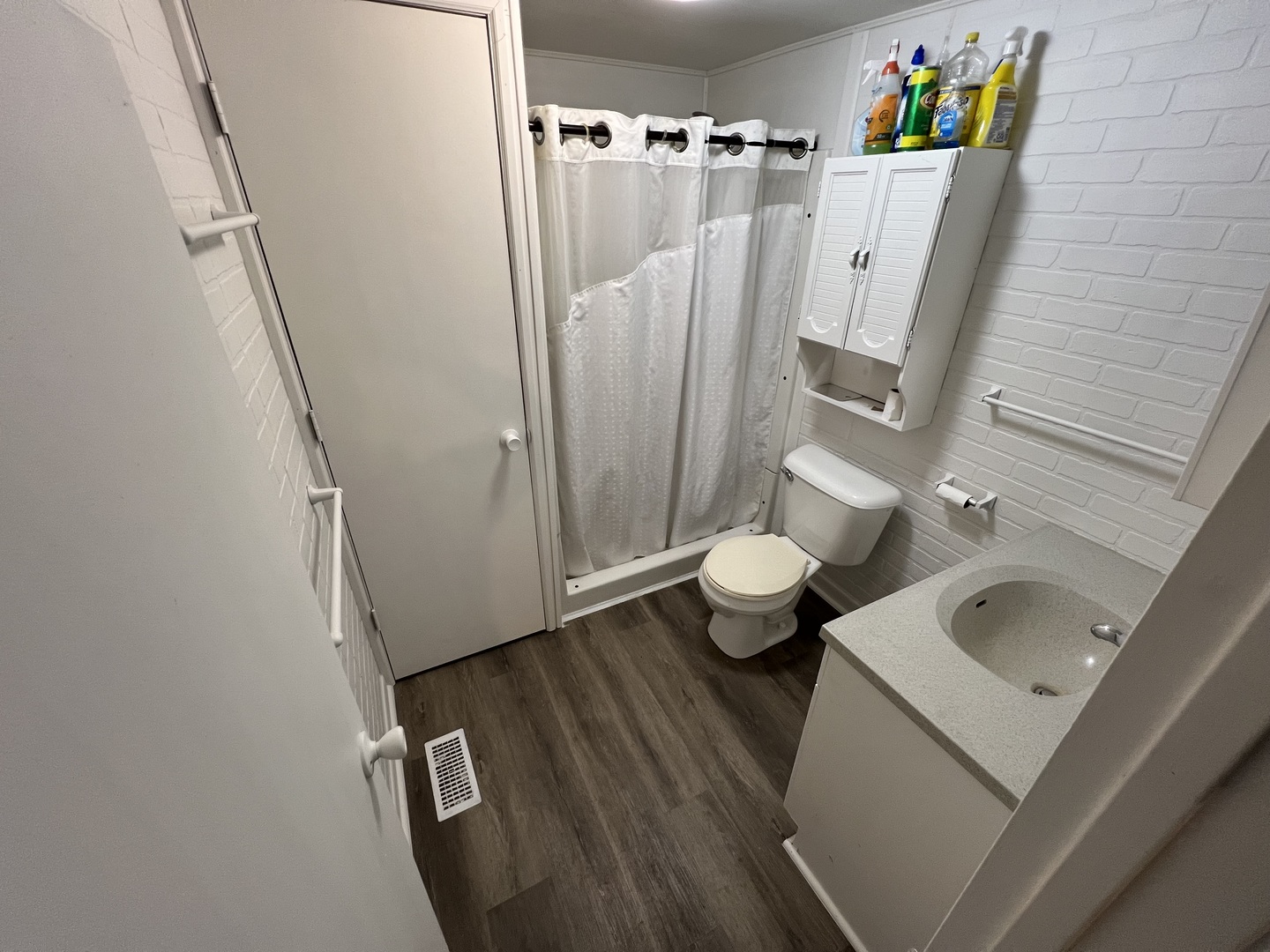 1641 Jericho Road Aurora, IL 60506 - Photo 10 of 15 a bathroom with a sink and toilet