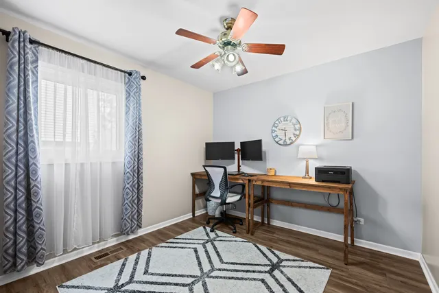 $385,000 | 585 Amherst Lane, Hoffman Estates, IL 60169