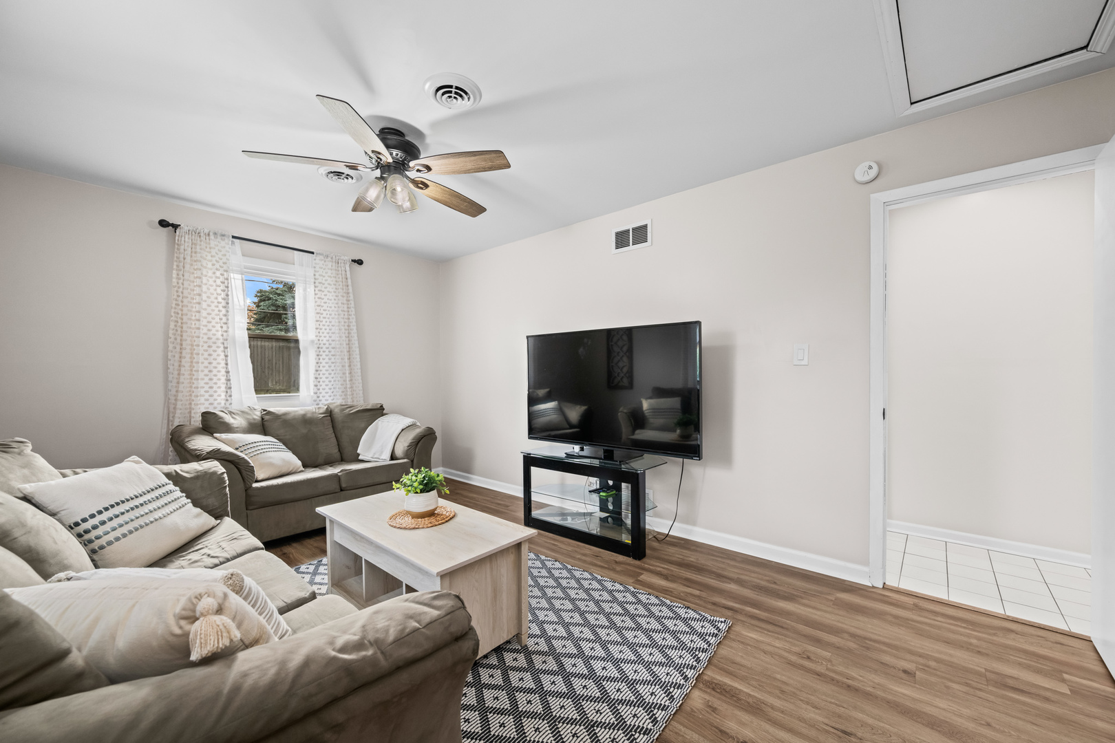 585 Amherst Lane Hoffman Estates, IL 60169 - Photo 17 of 25 a living room with furniture and a flat screen tv