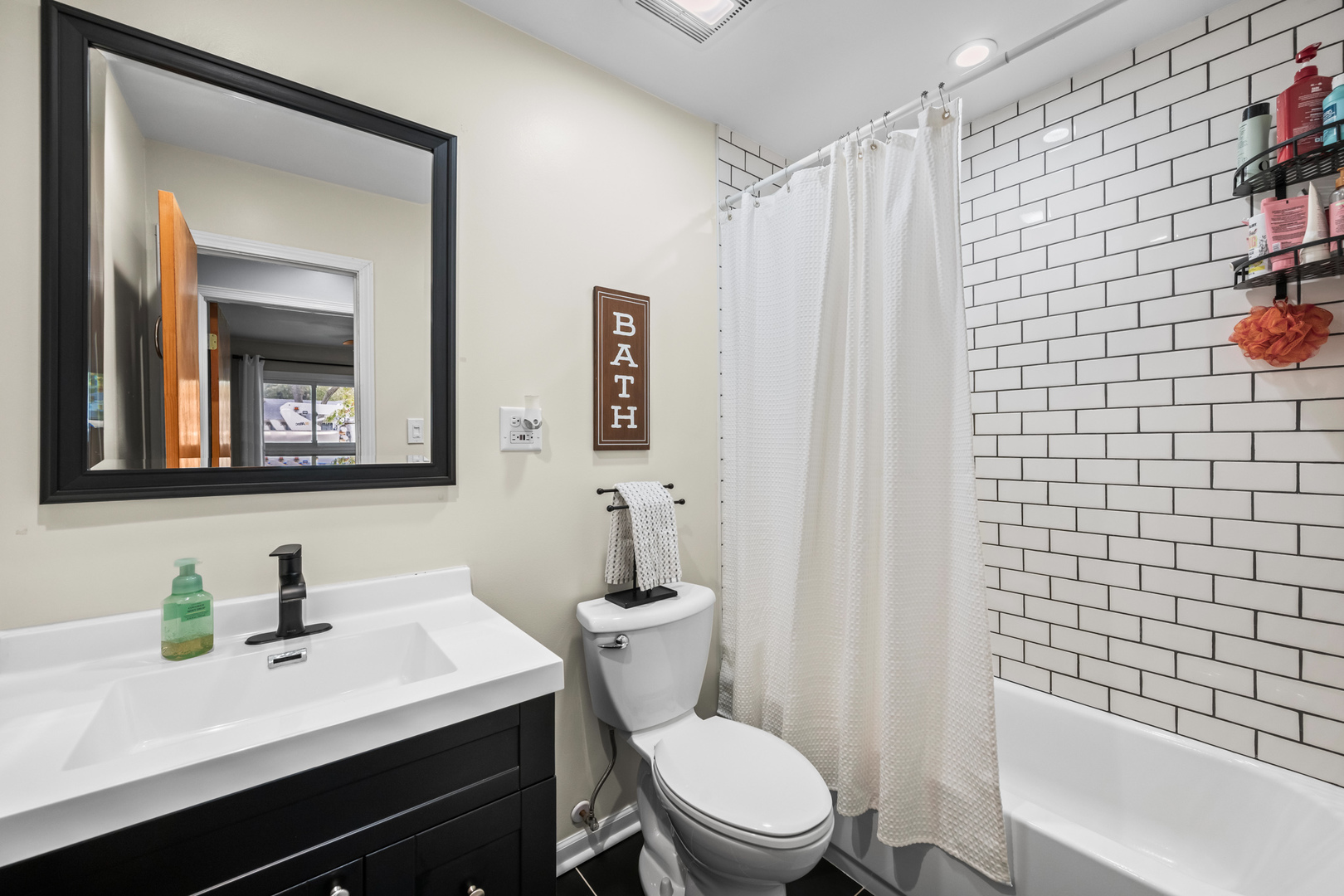 585 Amherst Lane Hoffman Estates, IL 60169 - Photo 19 of 25 a bathroom with a sink a toilet and shower