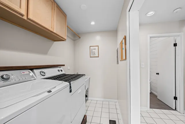 $385,000 | 585 Amherst Lane, Hoffman Estates, IL 60169