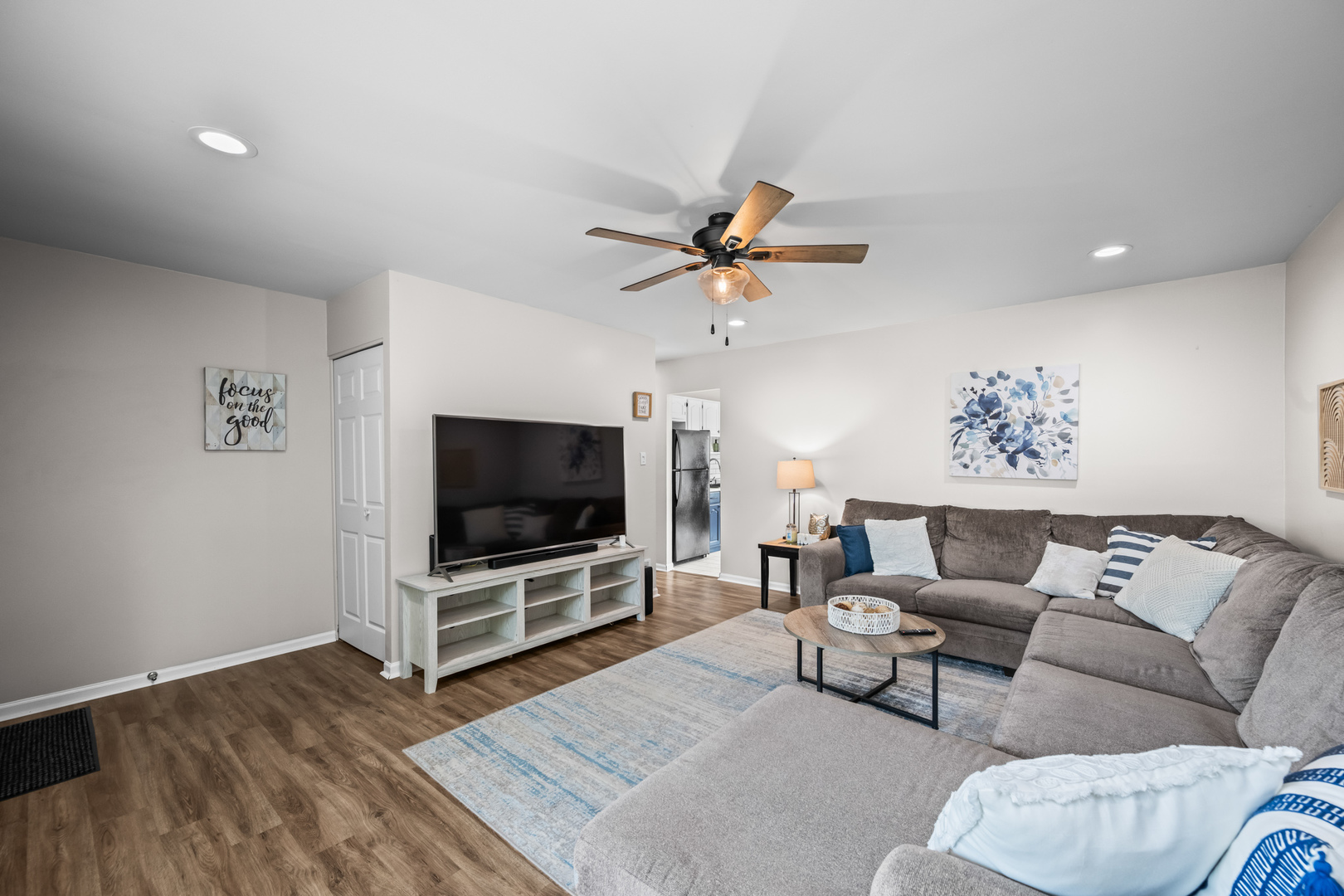 585 Amherst Lane Hoffman Estates, IL 60169 - Photo 5 of 25 a living room with furniture and a flat screen tv