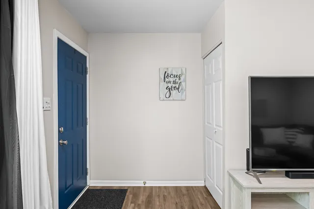 $385,000 | 585 Amherst Lane, Hoffman Estates, IL 60169