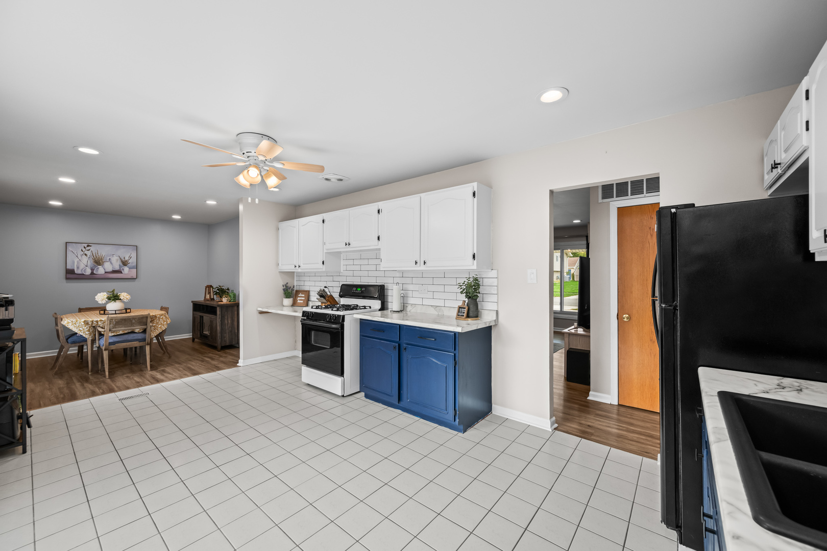 585 Amherst Lane Hoffman Estates, IL 60169 - Photo 9 of 25 a kitchen with stainless steel appliances granite countertop a refrigerator and a stove top oven