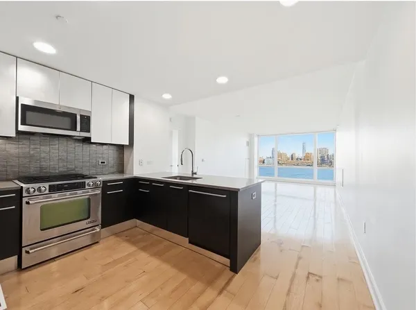 $1,045,000 | 2 2nd Street, Unit 2104, Jersey City, NJ 07302