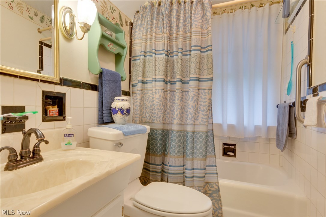 7579 Little Mountain Road Mentor, OH 44060 - Photo 21 of 33 Full bath on second floor